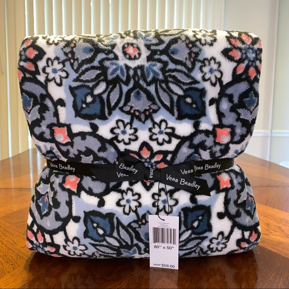 NWT Vera Bradley Large Duffel & Throw Blan…